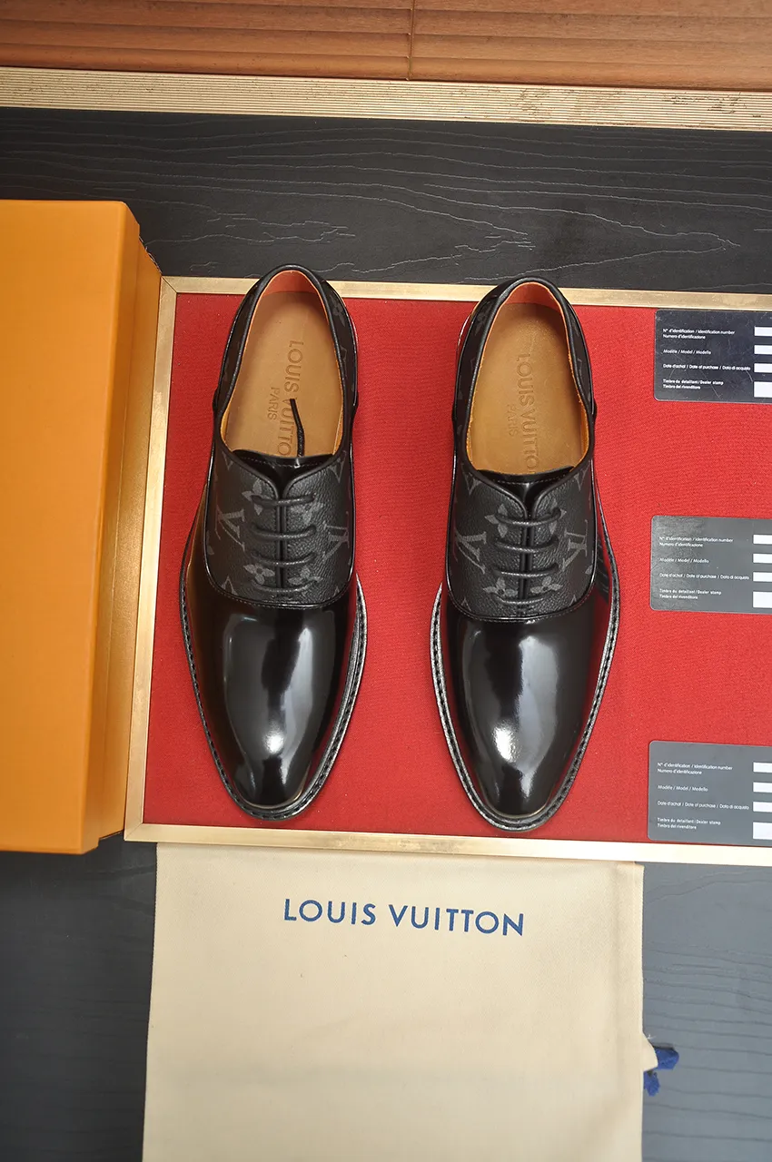 Men's men's shoes 💰460💶 [LV] (all high-end sheep lining) 🍀LV's latest genuine leather business suit shoes are launched simultaneously on the official website. The first-layer cowhide imported from Italy is made of heavy gold, 💥official website 1:1 rubber outsole. Versatile to wear, high-end without losing class, and the color combination is extraordinary. This four-season style is alluring when worn on your feet, showing off your big-name flair. Standard code 38-45 (45 customized)